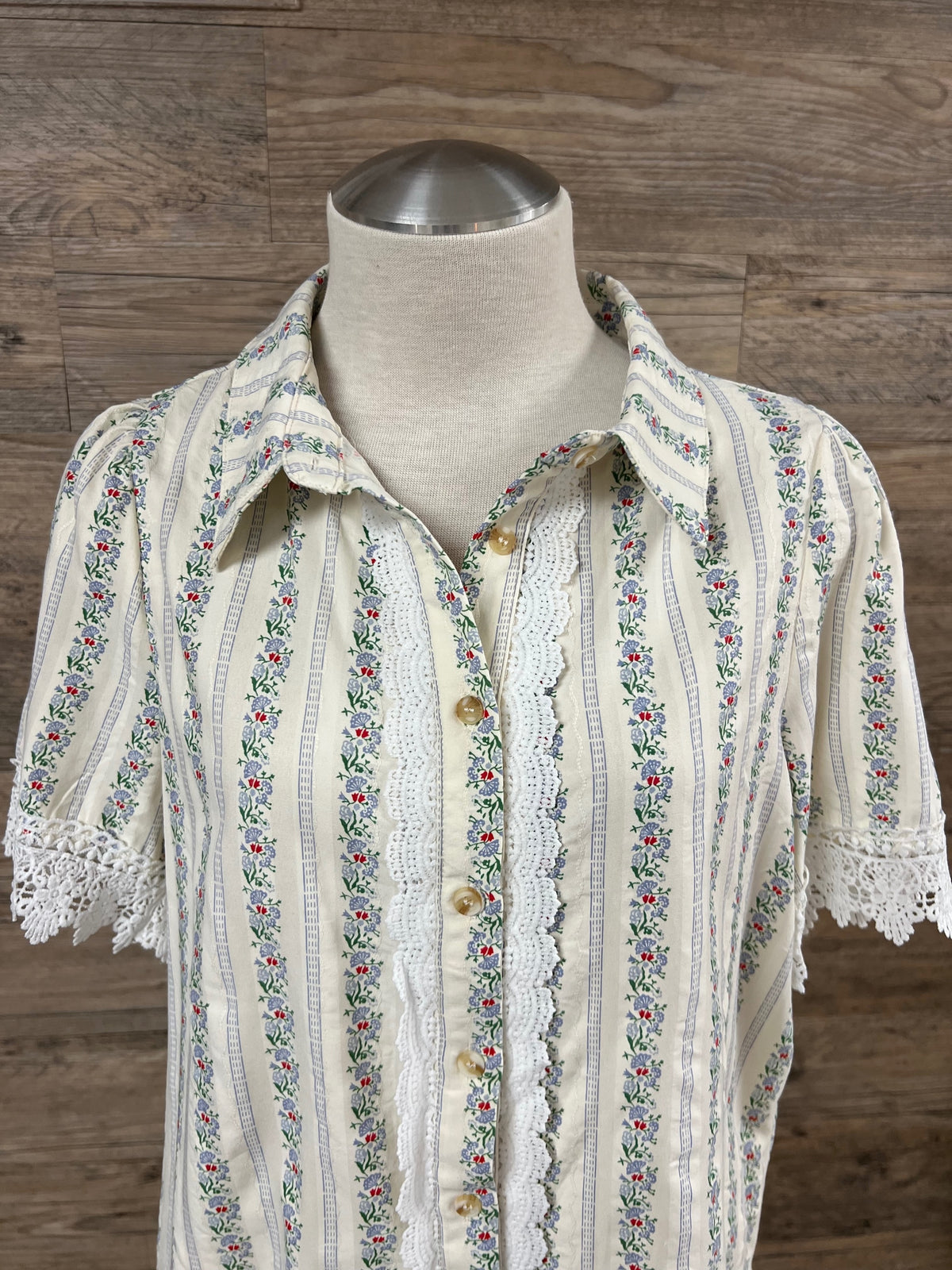 Floral Lace Trim Collared Top