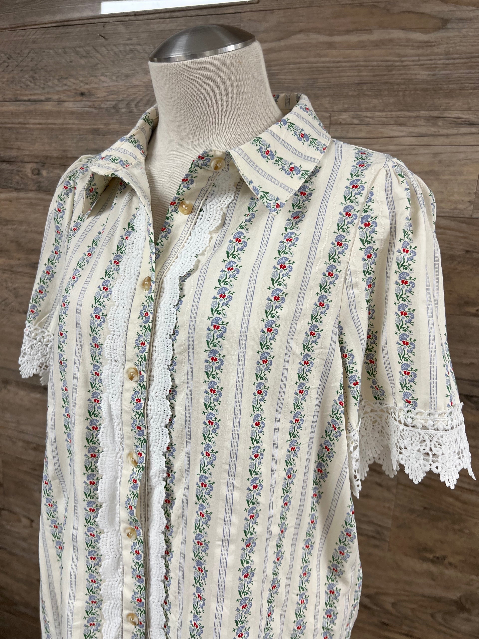 Floral Lace Trim Collared Top