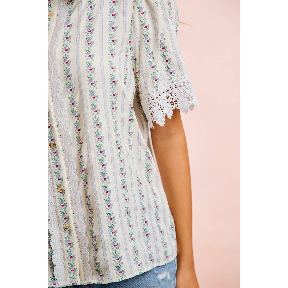 FLORAL WITH CRINKLE RAYON LACE TRIM COLLARED TOP