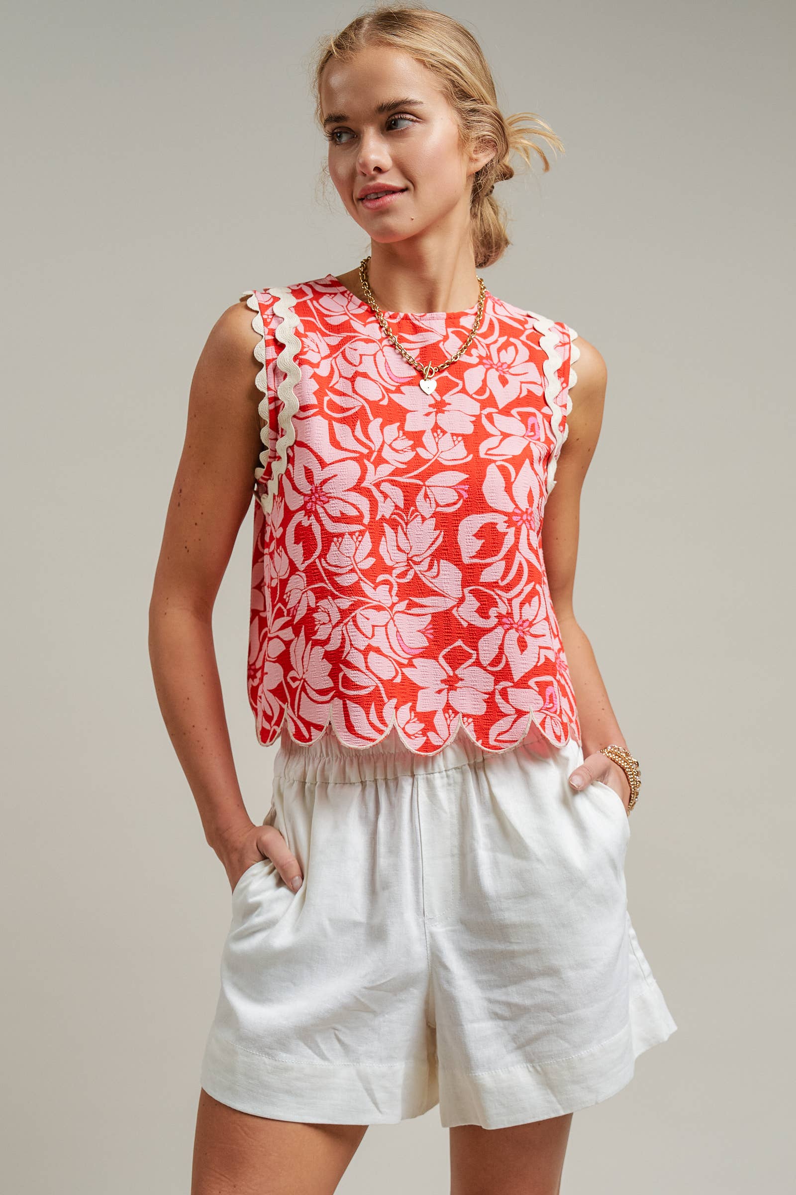 Urban Daizy - Floral Print Scallop Edge Sleeveless Top