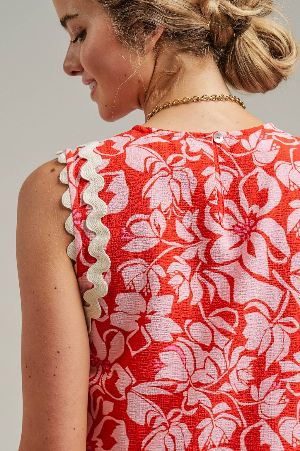Urban Daizy - Floral Print Scallop Edge Sleeveless Top