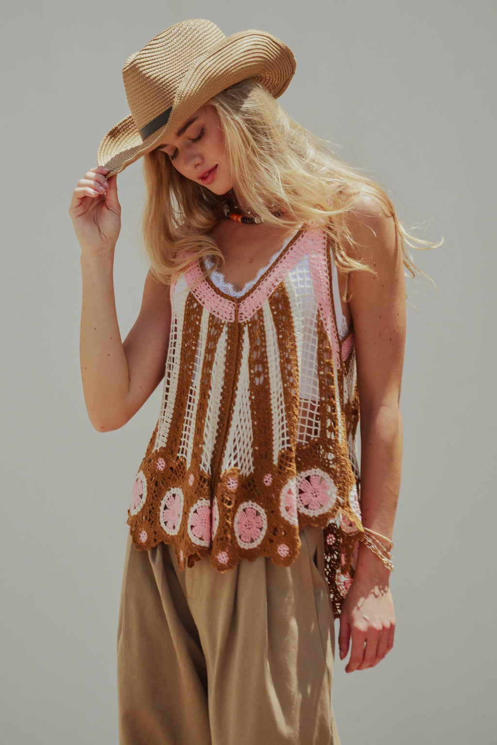 Urban Daizy - Floral Motif Open-Knit Crochet Tank