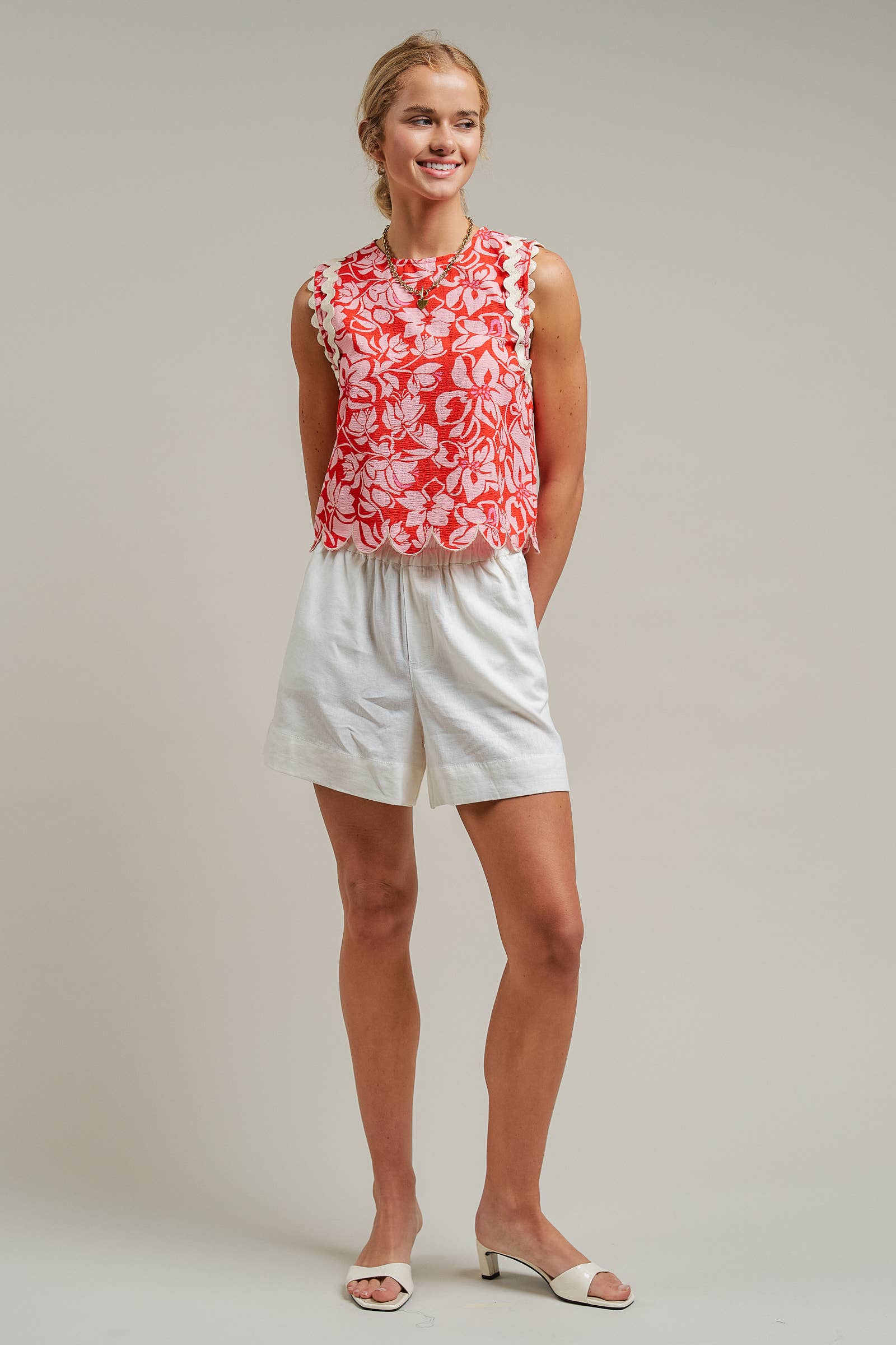 Urban Daizy - Floral Print Scallop Edge Sleeveless Top